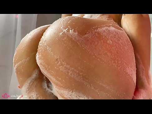 ❤️ La morena es masturba el cony amb un vibrador fins a un orgasme intens a la dutxa ️❌ Putes a nosaltres