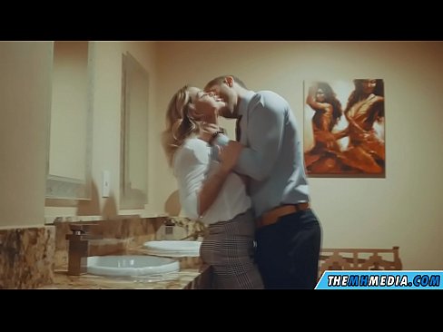 ❤️ Quan una rossa tetona et sedueix en un lavabo públic ️❌ Putes a nosaltres